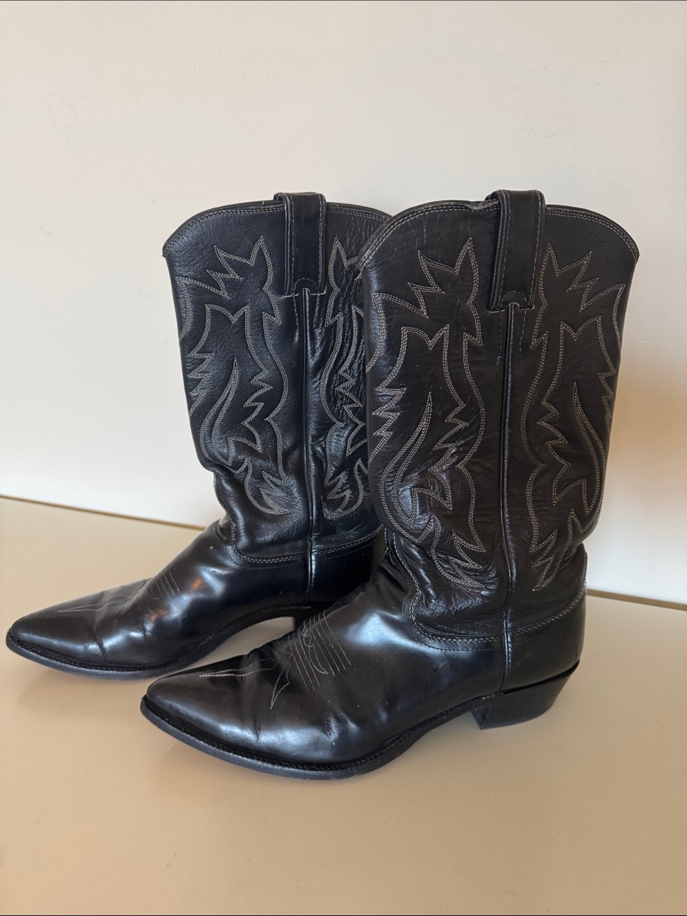 Justin Women’s Black Leather Western Cowboy Boots with Decorative Stitching
